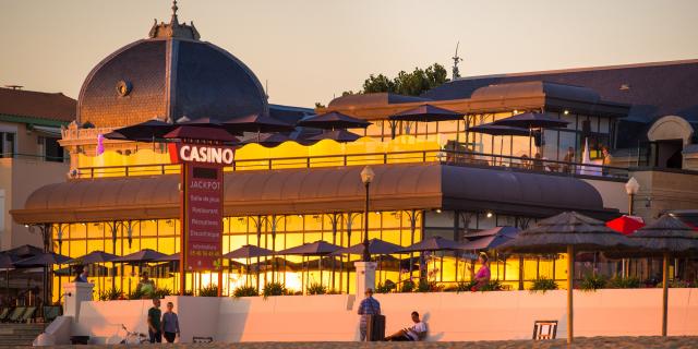 Zonsondergang Casino gevel